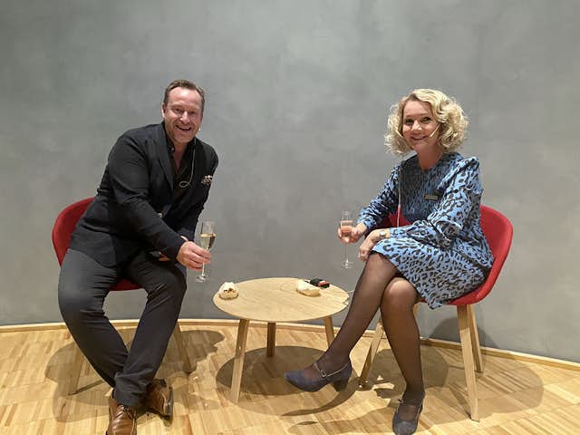 02 Adam Price Og Tina Simoni